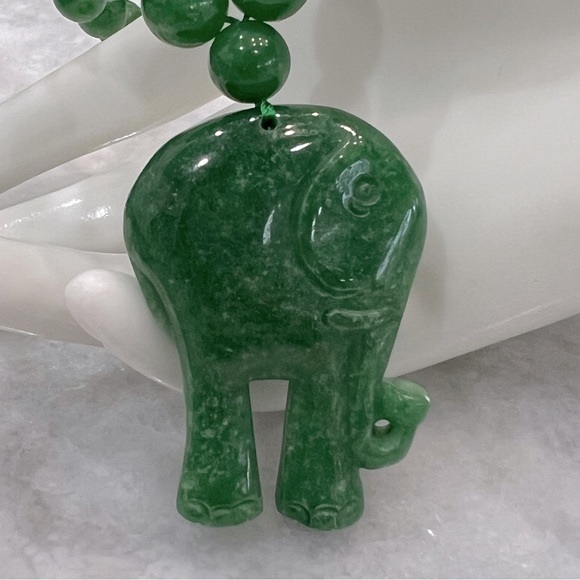 Green Jade Carved Elephant Sterling Silver Magnetic Clasp Necklace - Picture 5 of 11